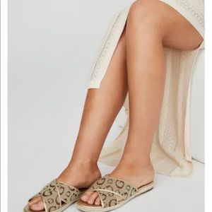 NWT Guess sandals /Karla logo